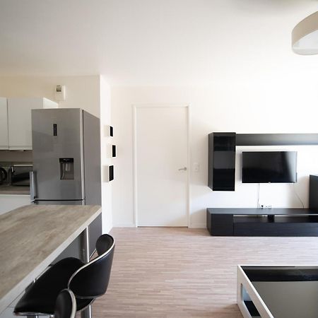 Appartements De 2 Ou 3 Chambres A 40 Minutes De Paris Courcouronnes 객실 사진