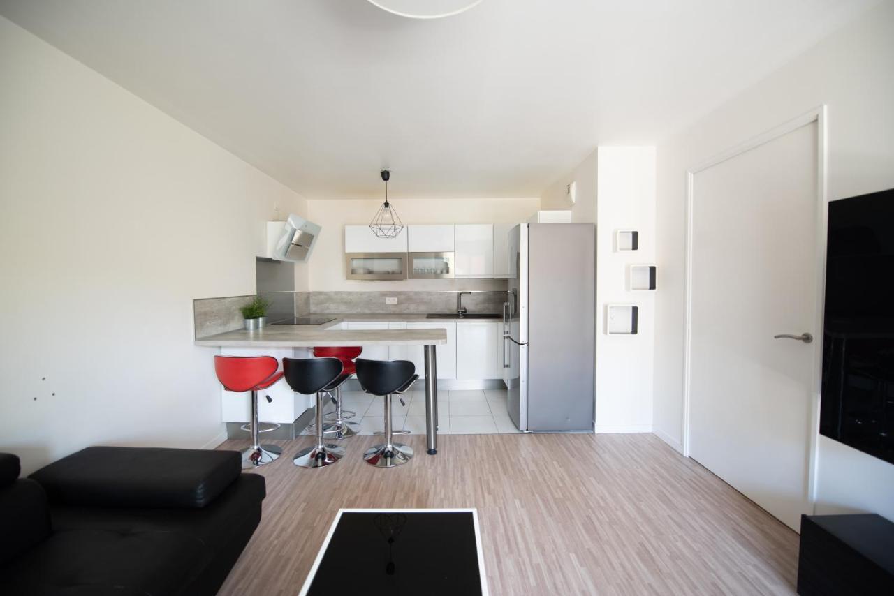 Appartements De 2 Ou 3 Chambres A 40 Minutes De Paris Courcouronnes 객실 사진
